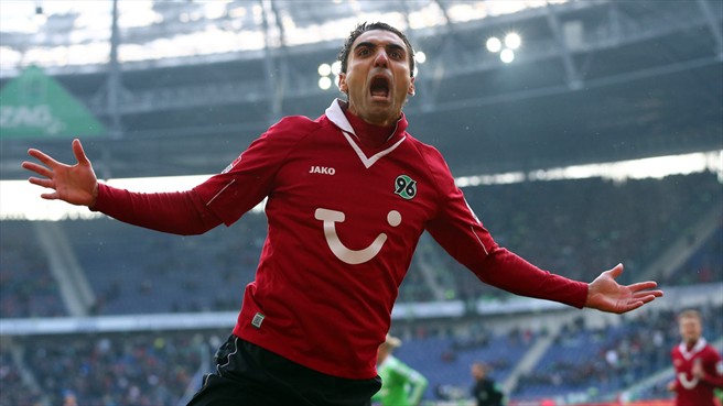 Abdellaoue celebra su gol ante el Wolfsburg