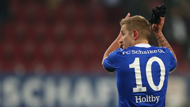 Holtby agradece el apoyo de los aficionados del Schalke 04 tras el partido ante el Augsburg