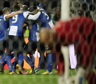 Los jugadores del Oporto celebran el gol ante el Málaga
