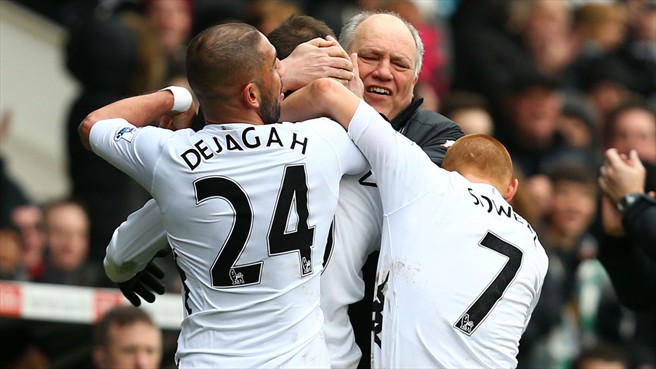 Los jugadores del Fulham celebran el gol ante el Stoke