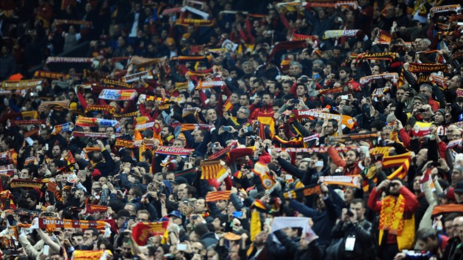 La afición del Galatasaray durante el partido ante el Real Madrid
