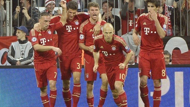 Los jugadores del Bayern celebran uno de sus goles ante el Barcelona