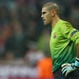Valdés se lamenta durante el partido ante el Bayern