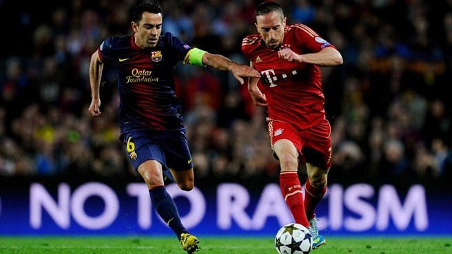 Ribery deja atrás a Xavi