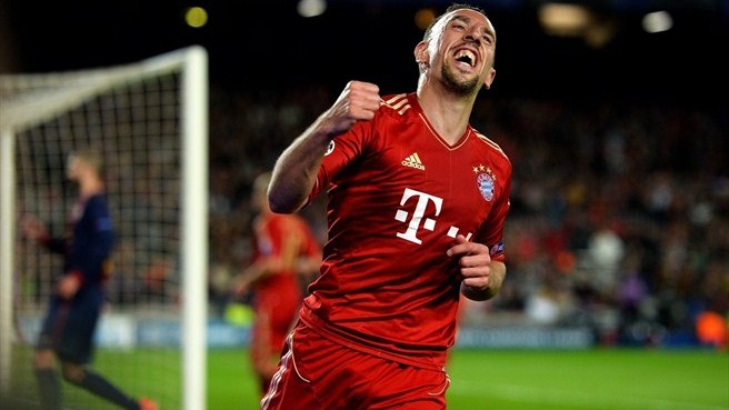 Ribery celebra uno de los goles de su equipo ante el Barcelona