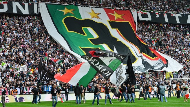 La afición de la Juventus celebra el titulo de liga