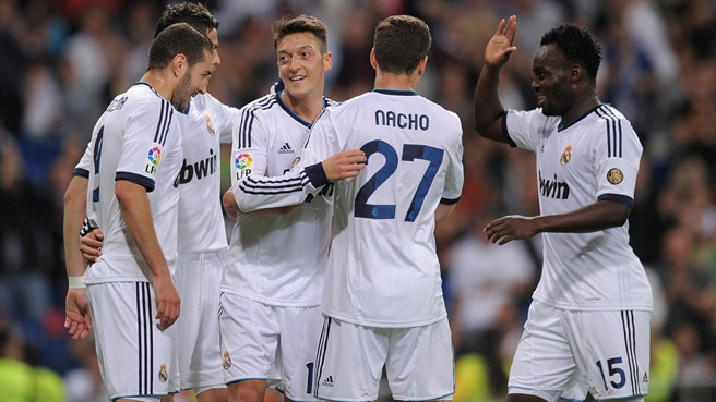 Los jugadores del Real Madrid celebran uno de los goles ante el Málaga