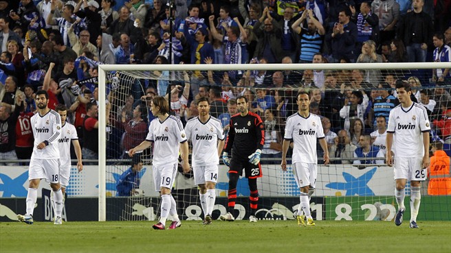 Los jugadores del Real Madrid tras recibir un gol ante el Espanyol