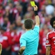 Dante ve la tarjeta amarilla ante el Borussia Dortmund