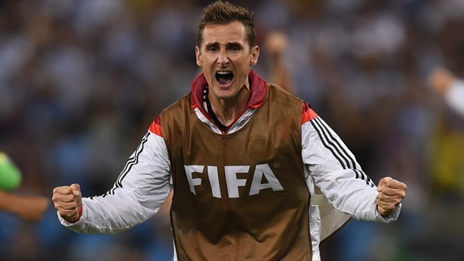 Klose celebra el gol de su equipo ante Argentina