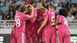 Los jugadores del Real Madrid celebran uno de sus goles ante la Real Sociedad