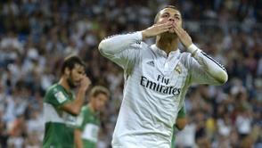 Cristiano Ronaldo celebra uno de sus goles contra el Elche