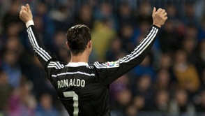 Cristiano Ronaldo celebra uno de los goles de su equipo ante el Málaga