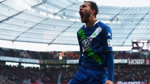 Dost celebra uno de sus goles ante el Bayer Leverkusen