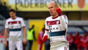 Robben celebra uno de sus goles ante el Paderborn
