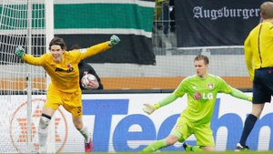 Un gol del portero del Augsburgo frena al Leverkusen