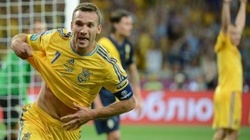 Shevchenko celebra uno de sus goles ante Suecia