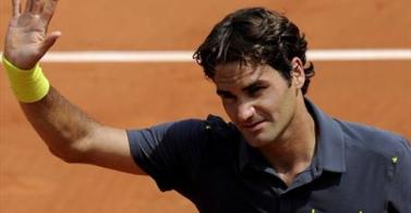 Federer gana a Mahut sufriendo