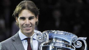 Rafa Nadal recibe en Londres el trofeo que le acredita como número uno de 2013  Ver más en: http://w