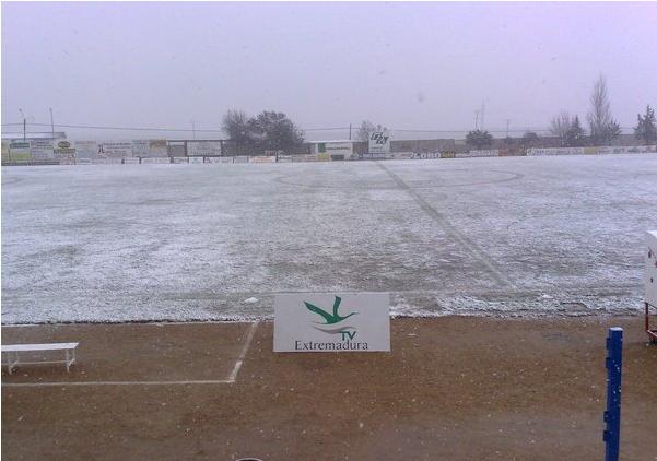 Estadio municipal de miajadas totalmente nevado antes del partido contra ud badajoz
