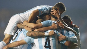 A la final, con fútbol y goles: Argentina venció 6-1 a Paraguay y define la Copa ante Chile.