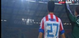Pedro(Atletico de Madrid)con e dorsal puesto a esparadrapo
