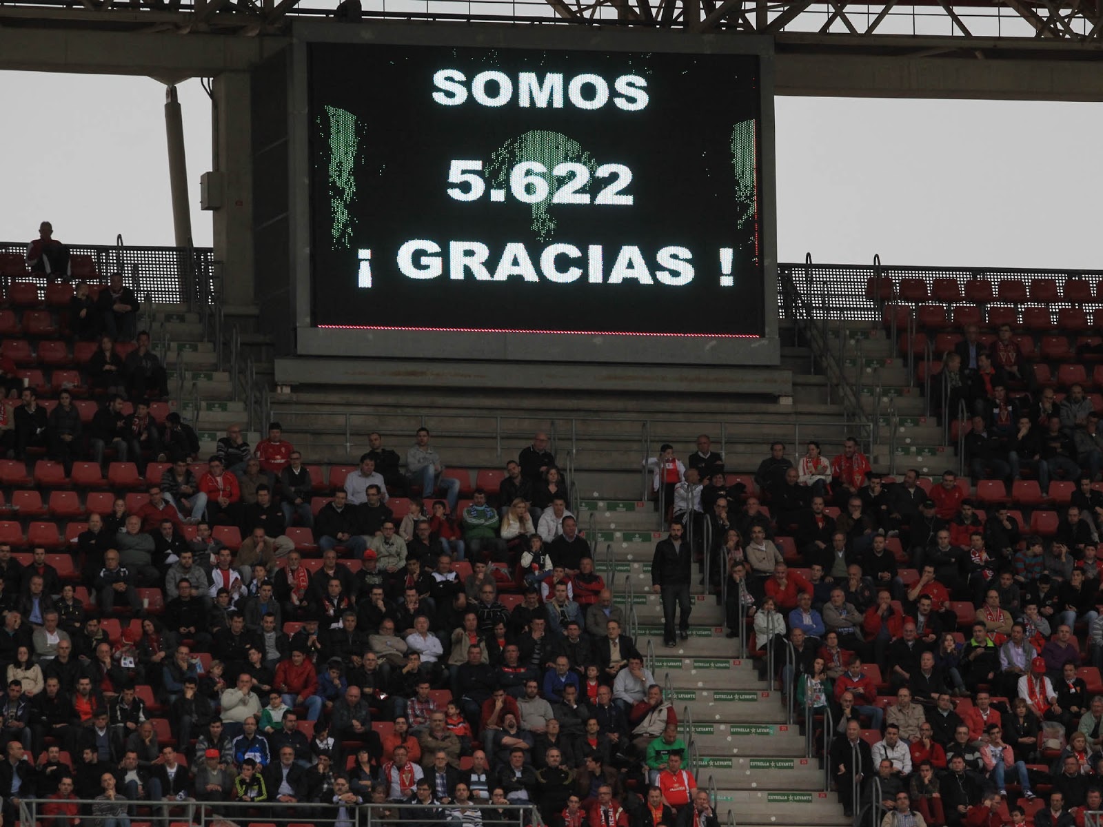 5.622 espectadores en el Real Murcia 1-1 AD Alcorcón pasado por la lluvia
