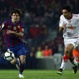 Messi y Nekounam disputan un balón en el Barça-Osasuna