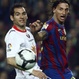 Zlatan ibrahimovic y romero luchando por un balon en el fc barcelona   osasuna