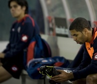 Alvaro Saborio en el banquillo