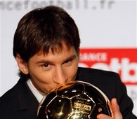 Lionel Messi con el Balon de Oro