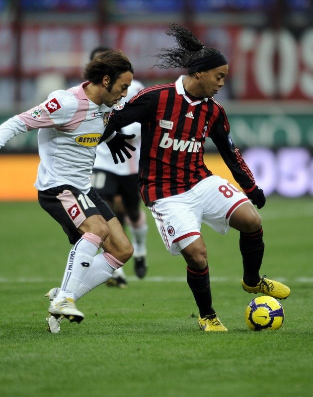 Ronaldinho en el Milan vs Palermo