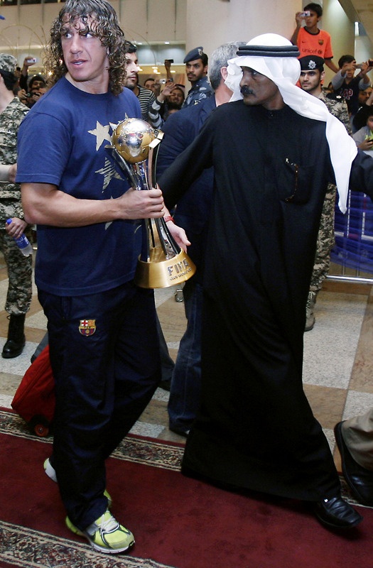 Puyol con la copa del Mundialito