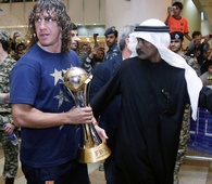 Puyol con la copa del Mundialito