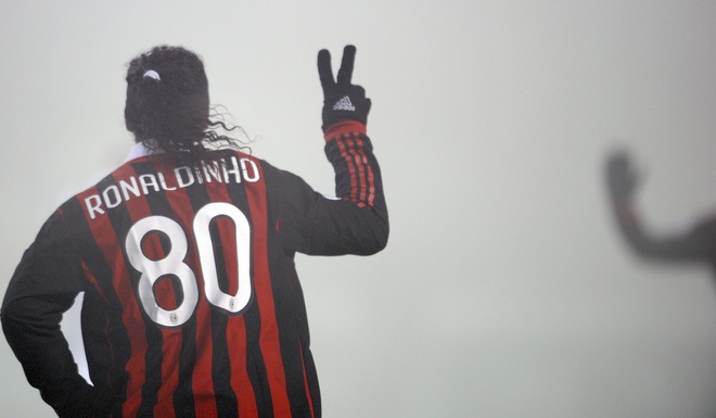 Ronaldinho dos goles contra la Juventus