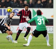 Ronaldinho golazo  en el Milan vs Siena