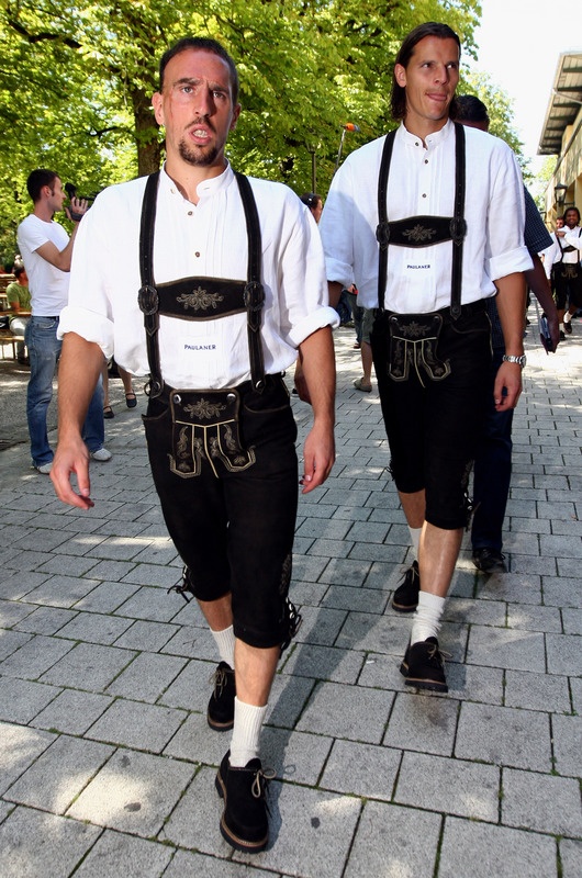 Frank Ribery vestido con un traje típico de Alemania