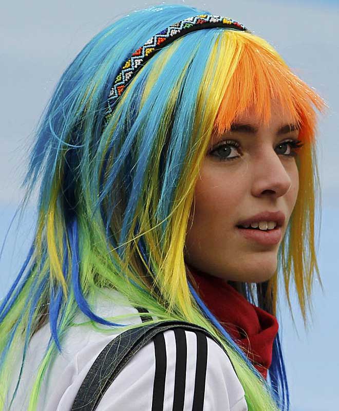 * futbol  > mundial 2010
    * las chicas del mundial


una aficionada multicolor