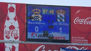 El infortunio se ceba con el Recre y salva al Melilla (0-1)