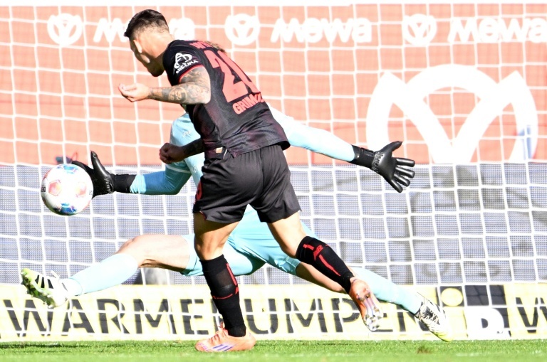 Kane strikes again as Bayern beat Dortmund to stay clear in Bundesliga