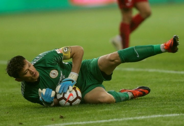 Farce! Top-tier Chinese team play three goalkeepers at once