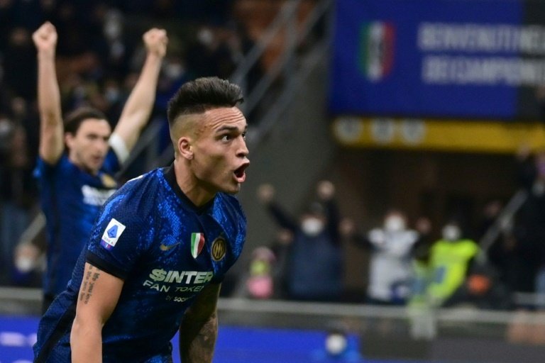 Martinez brace fires Inter to second in Serie A