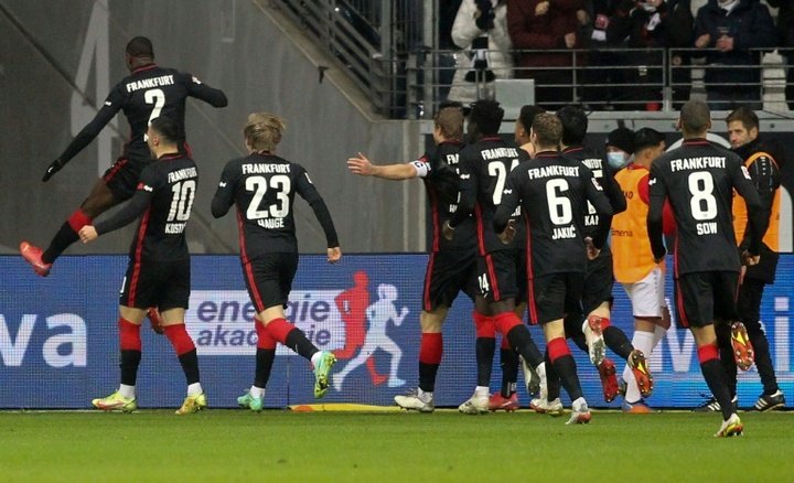 Frankfurt fire five past Leverkusen after falling behind