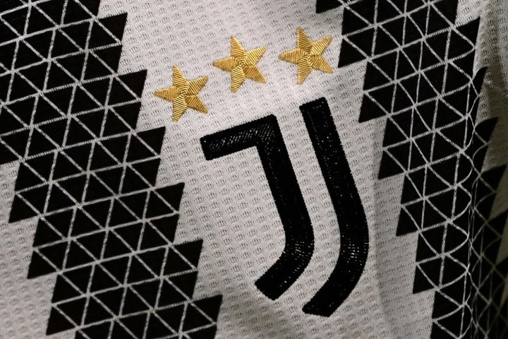 Juventus fined, avoid points deduction in false accounting trial