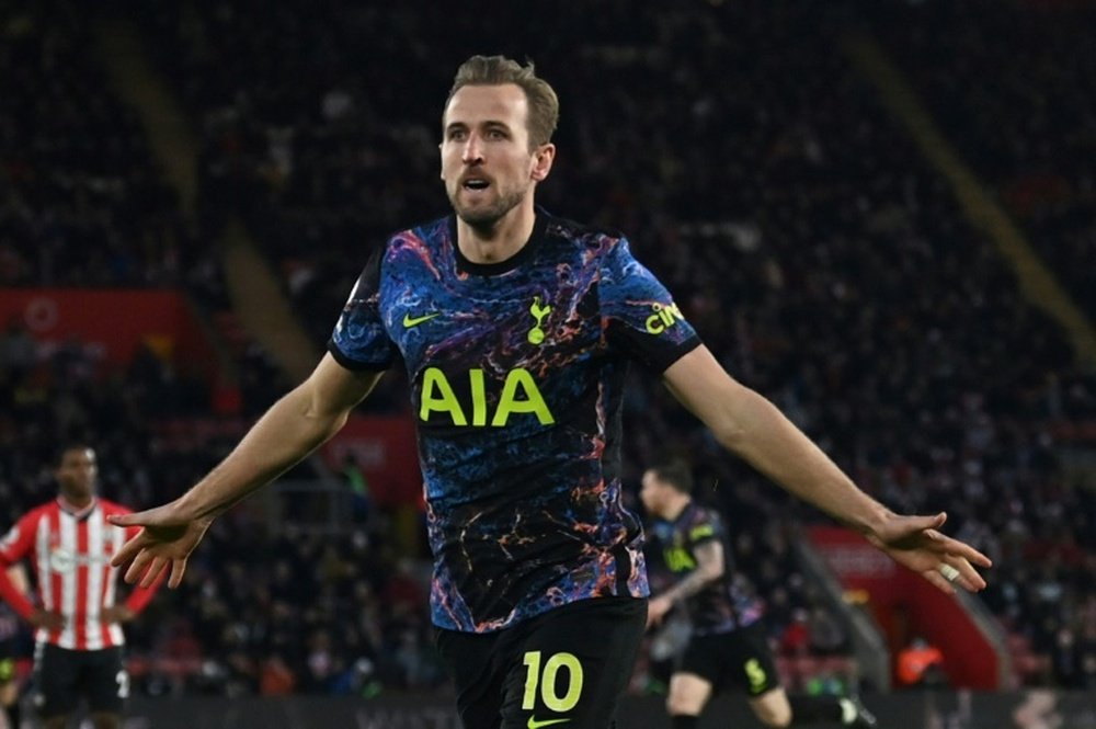 Spurs held by 10-man Saints as West Ham sink Watford. AFP