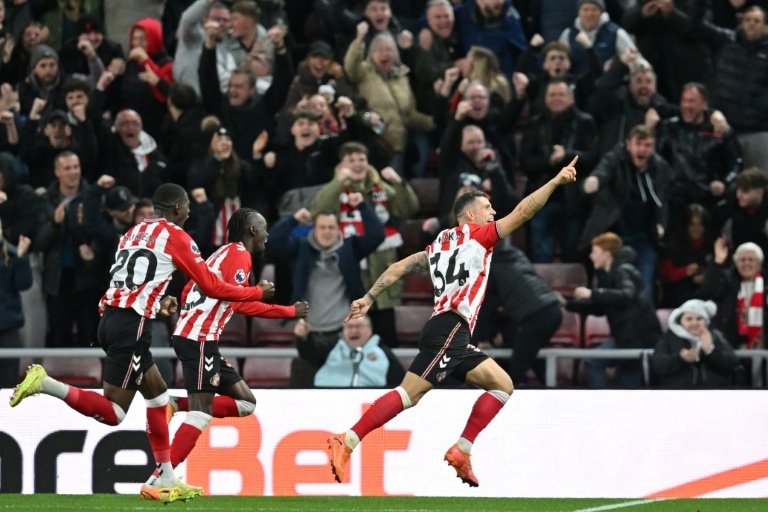 Xhaka lifts Sunderland into fourth after Everton draw