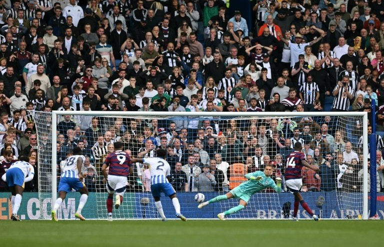 Howe hails Newcastle's 'ruthless' Isak after VAR drama in Brighton stalemate