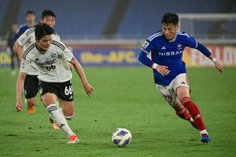 Harry Kewell's Yokohama F-Marinos set up an Asian Champions League final showdown with Al Ain after beating Ulsan Hyundai 5-4 on penalties to win a pulsating semi-final on Wednesday.