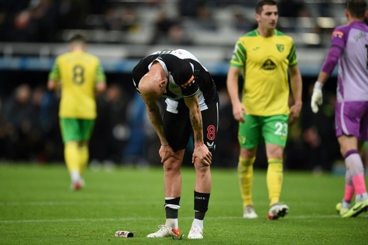 Norwich deny 10-man Newcastle first win of the season