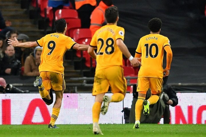 'Spurs' title hopes hit by Wolves defeat